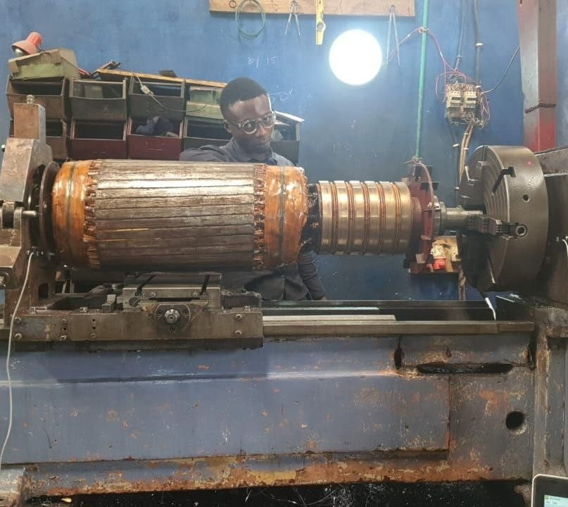 Balancing the rotor of a large electric motor: an engineer carries out the dynamic balancing procedure on a specialised machine