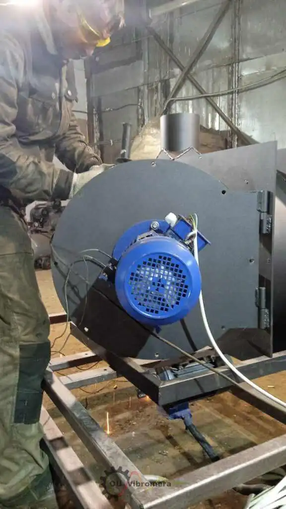 使用便携式平衡器 Balanset-1A 振动分析仪进行风扇平衡。