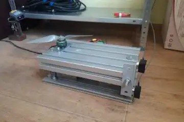 Bir drone pervanesinin dengeleme tezgahı üzerinde dinamik dengelenmesi.