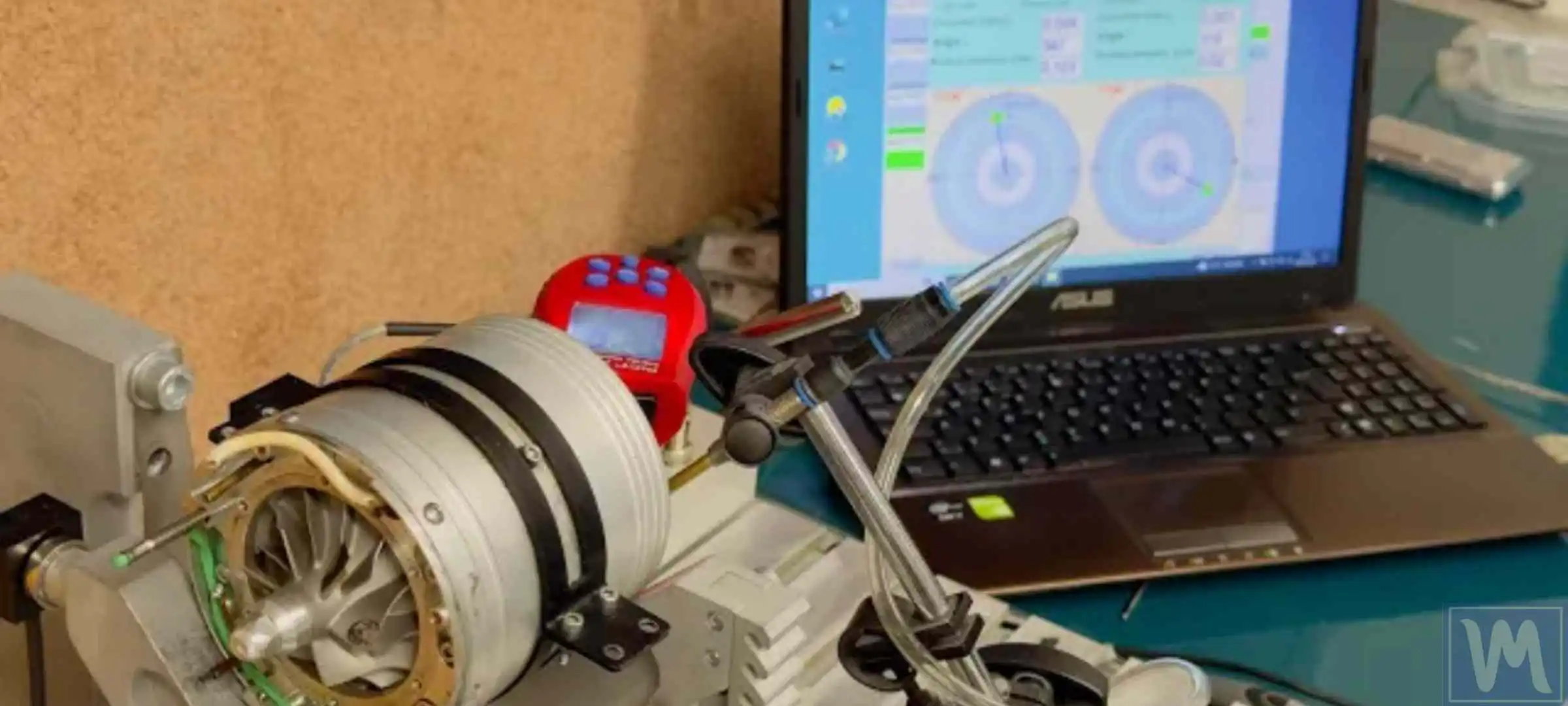 Turbine rotor vibration measurement at the bearing housing