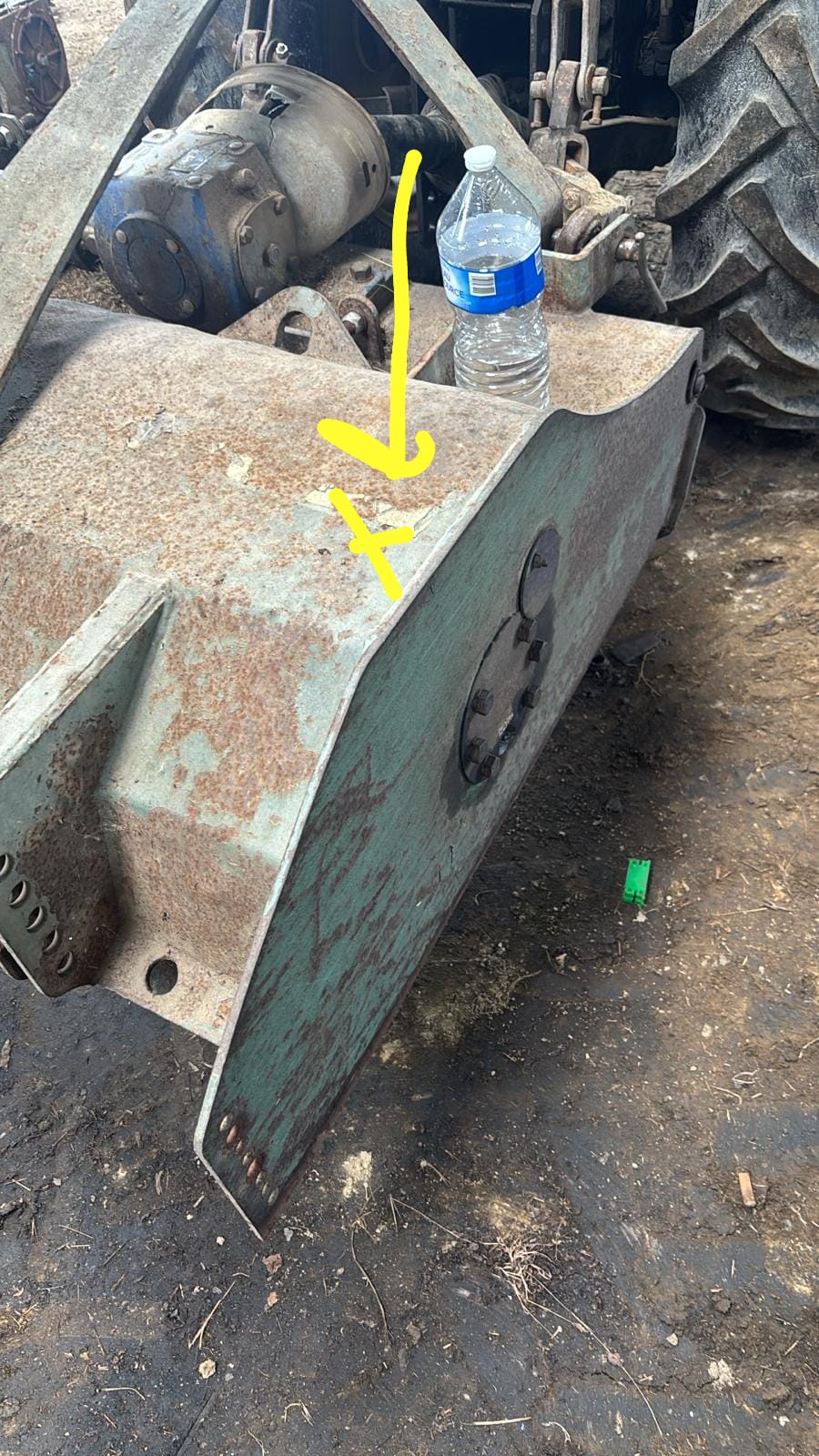 Senzor pe un element rigid al carcasei