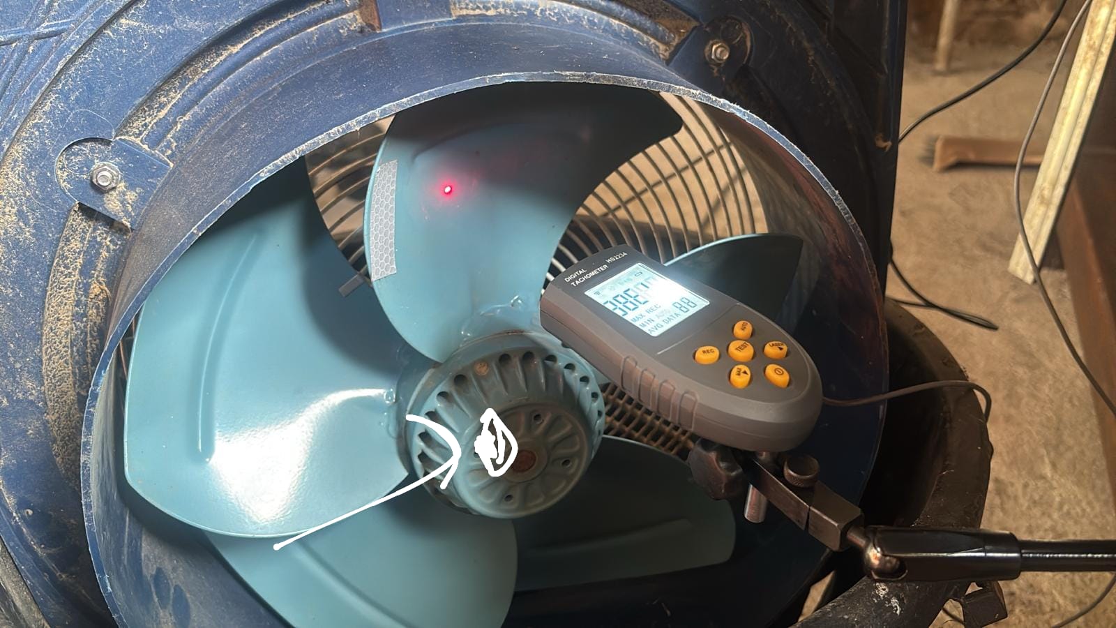 Marcaj pe o paletă de ventilator — mutați-l pe butuc