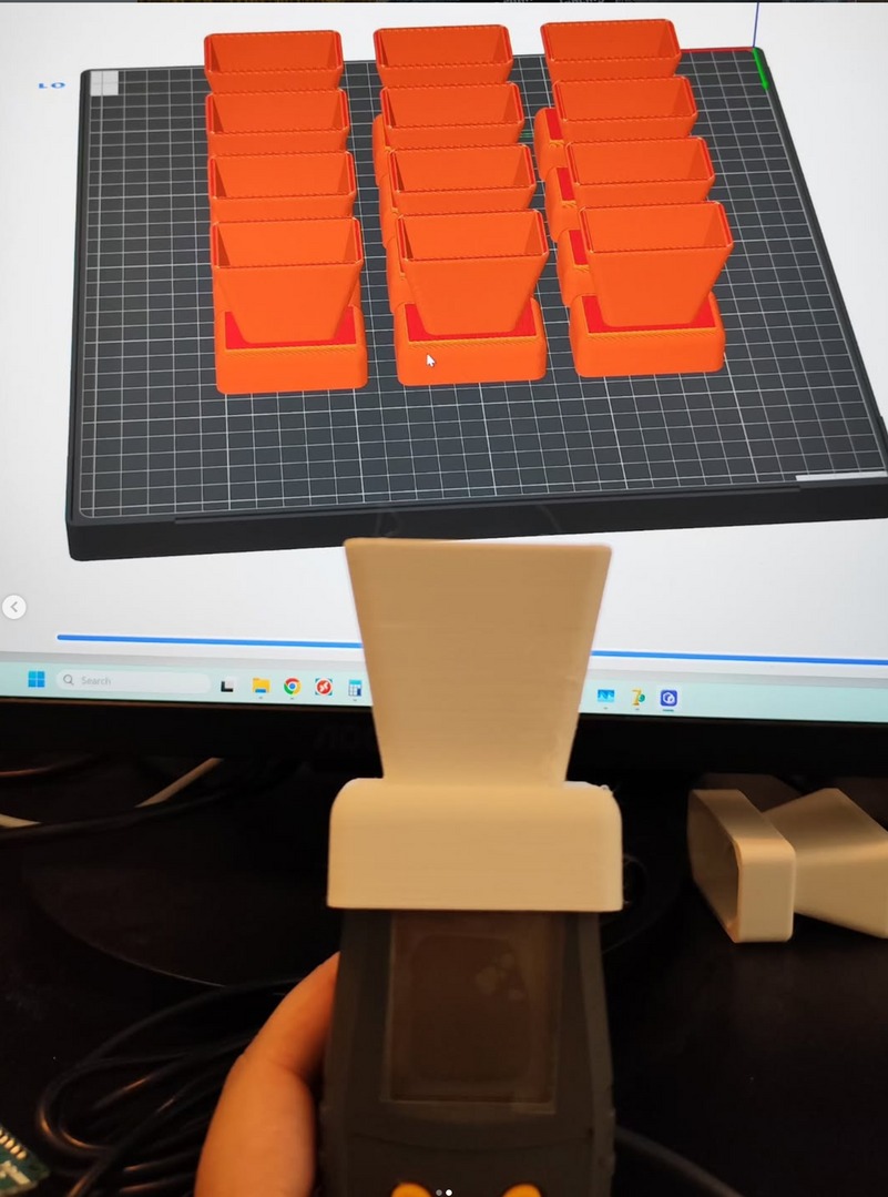 Parasolar imprimat 3D pe tahometru